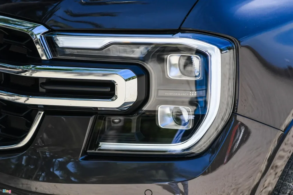 Đèn pha LED ma trận (Matrix LED) trên Ford Everest hoạt động như thế nào?
